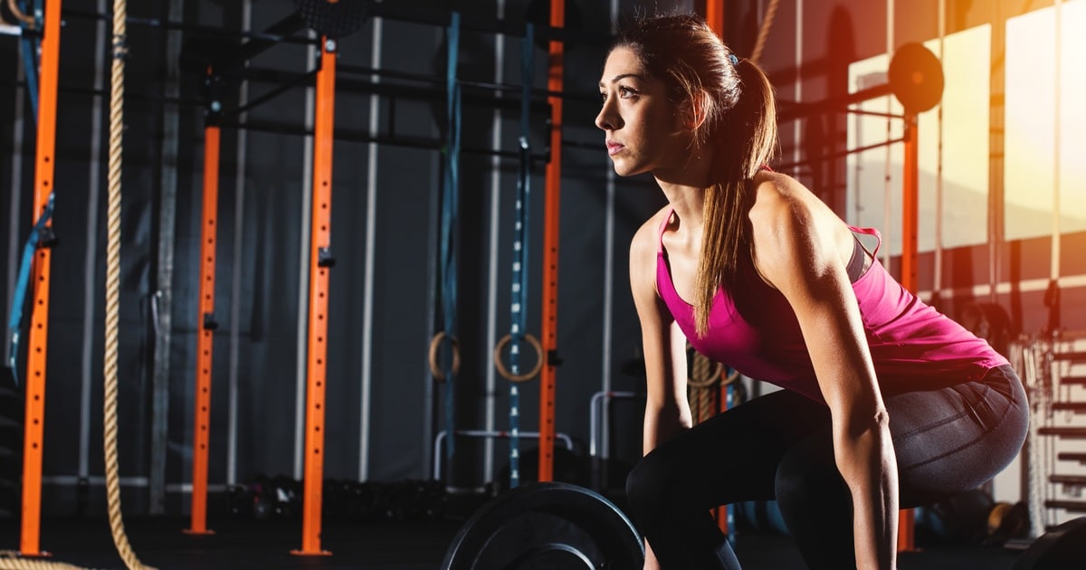 Frau in Fitnessstudio