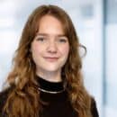 Ronja Kemper Customer-Success auf angepasstem Hintergrund